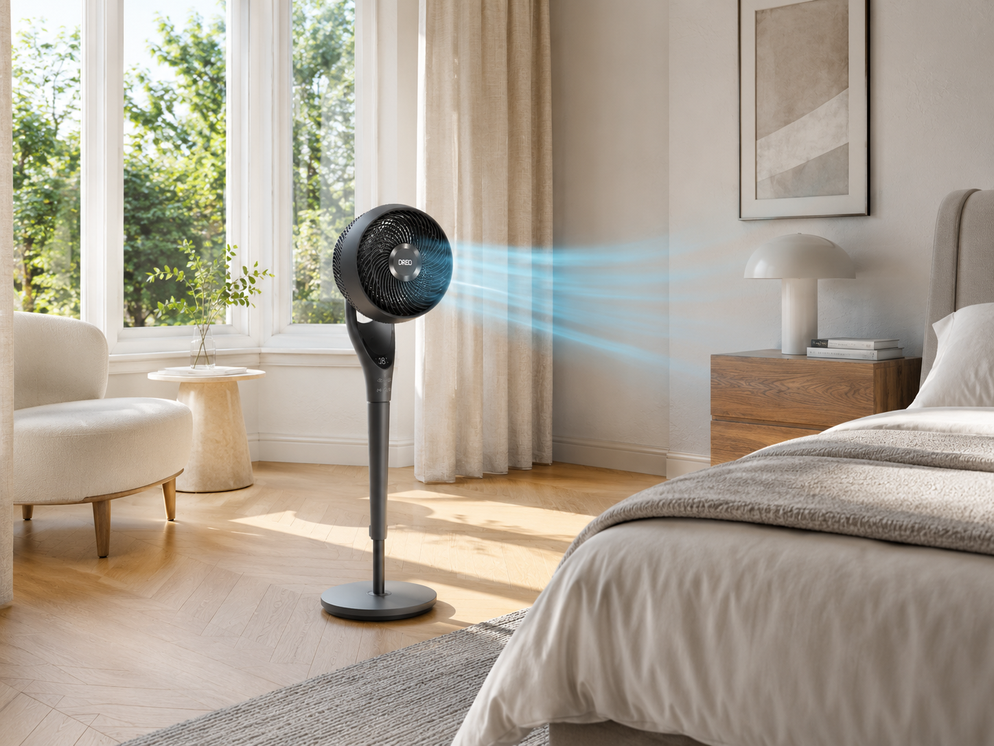 Ventilateur sur pied dans une chambre